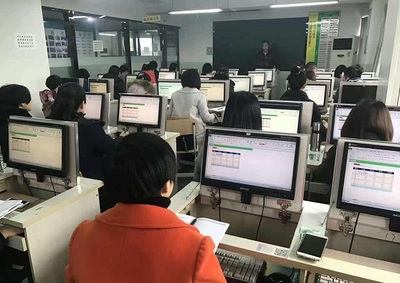 翁垟春华电脑办公培训 开启计算机技术学习之旅