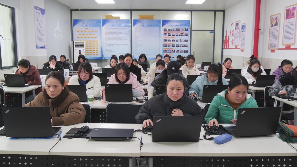 南漳:数字时代新"机"遇 计算机培训助就业
